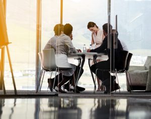 Full length shot of a group of businesspeople in a meetinghttp://195.154.178.81/DATA/i_collage/pi/shoots/806151.jpg